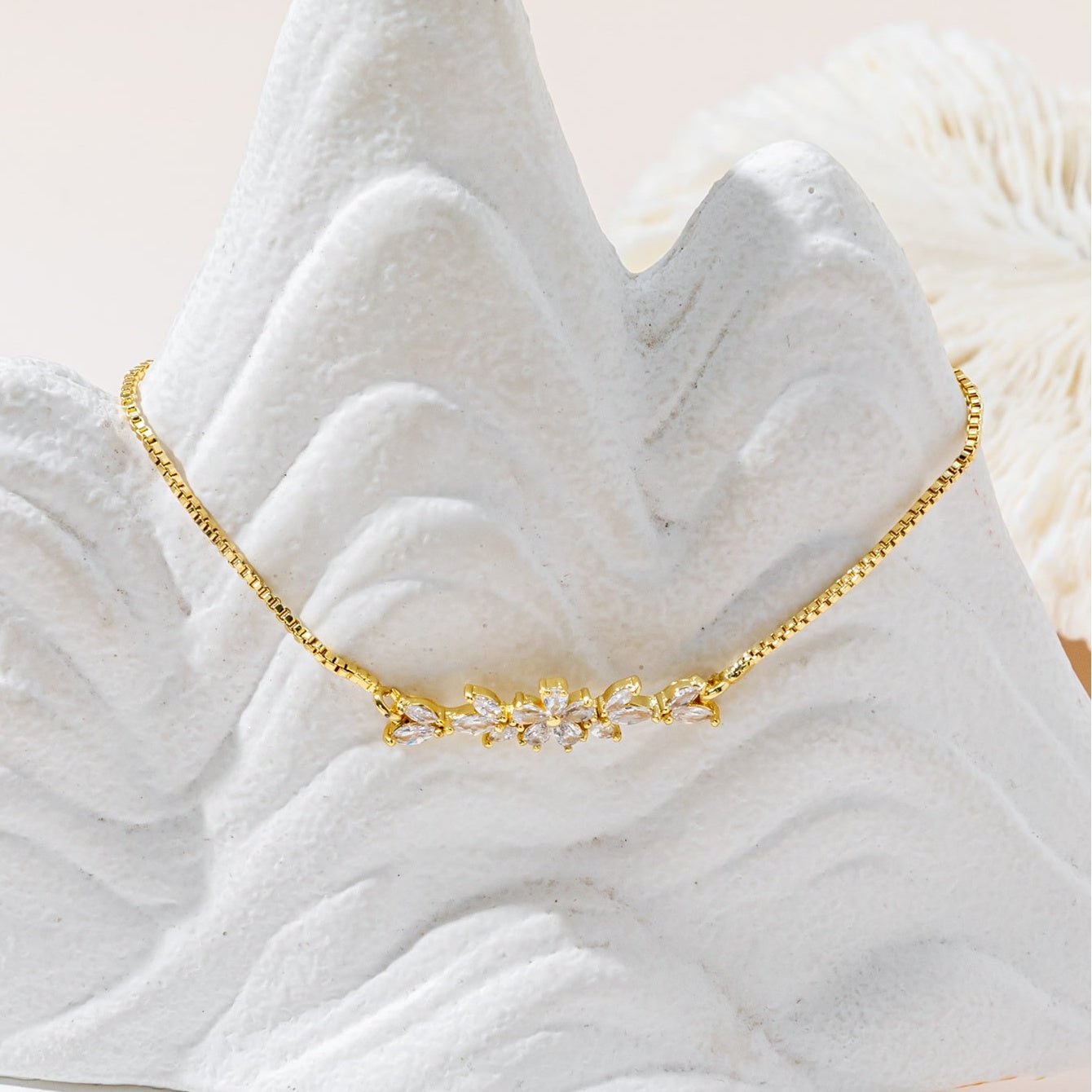1pcs Fashionable Zircon Bracelet Silver Flower Leaf Drawstring Design Chain Inlaid Gold - plated Bracelet Suitable For Women's Daily Holiday Wear - silverfoxgoods